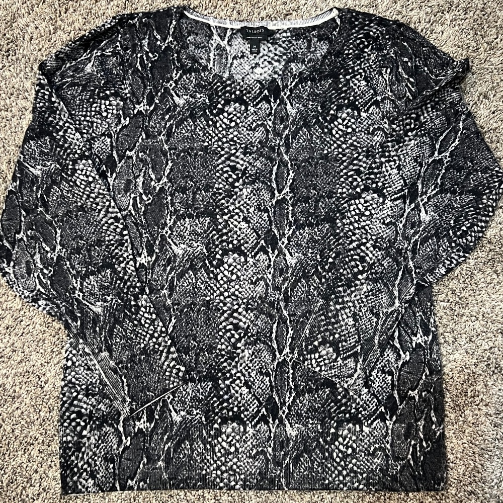 TALBOTS MERINO WOOL GRAY SNAKE PRINT